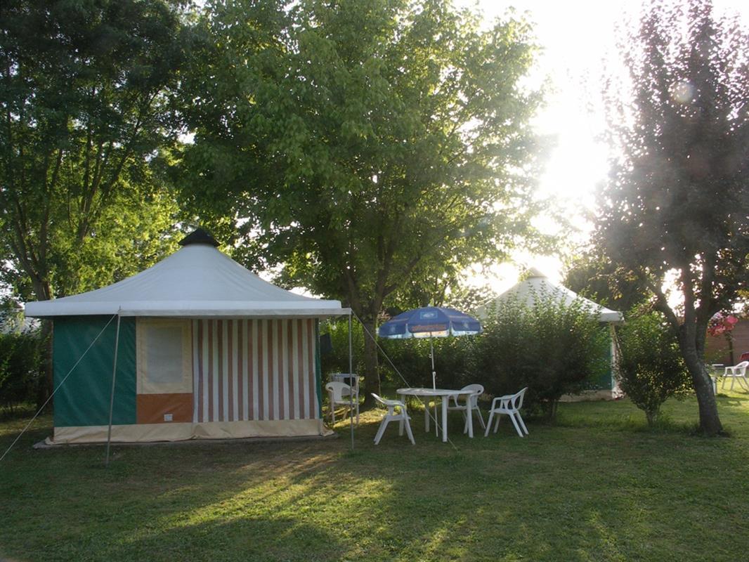 Chauffour-sur-Vell Camping Au Bois Dormant酒店 外观 照片