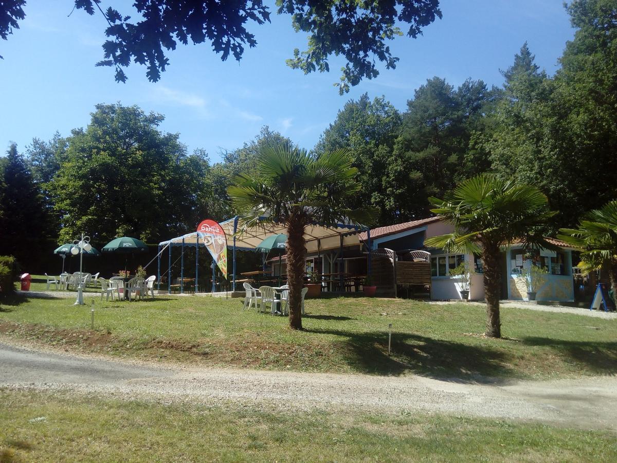 Chauffour-sur-Vell Camping Au Bois Dormant酒店 外观 照片