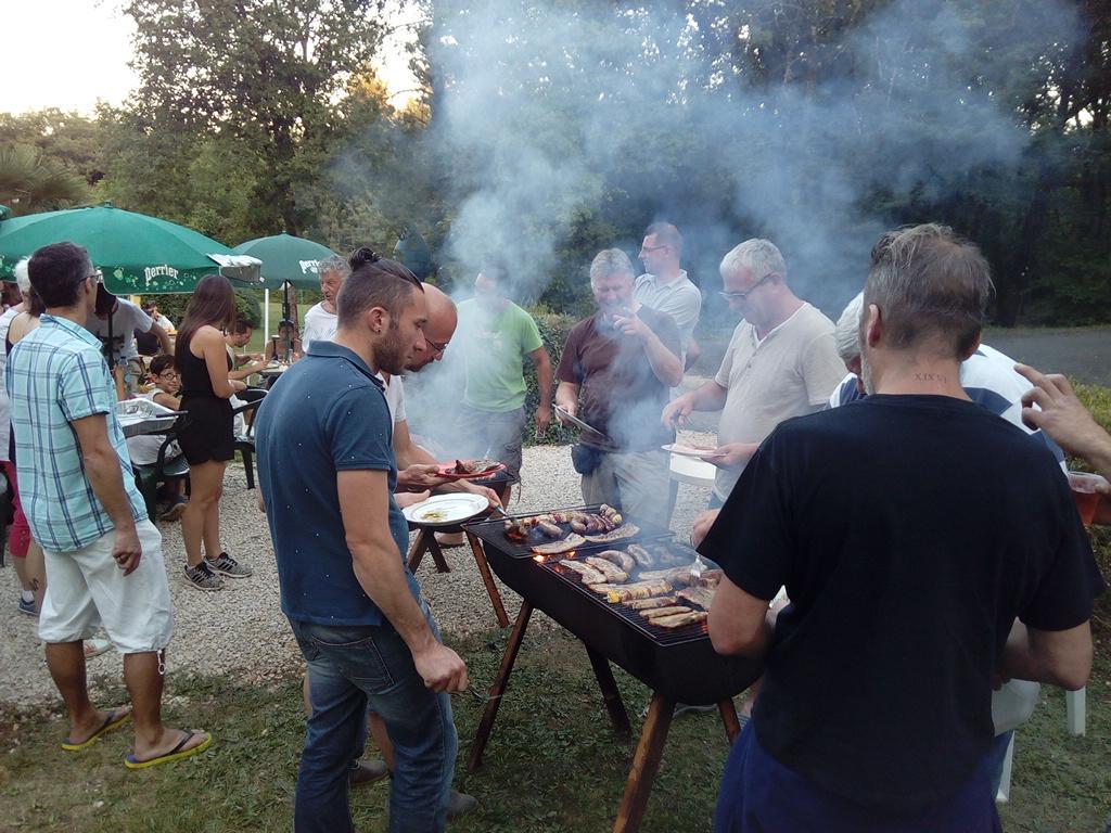 Chauffour-sur-Vell Camping Au Bois Dormant酒店 外观 照片
