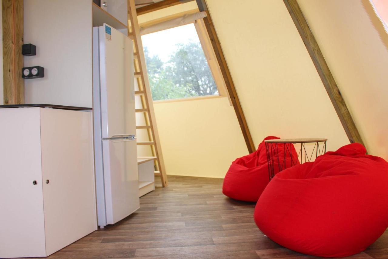 Chauffour-sur-Vell Camping Au Bois Dormant酒店 外观 照片