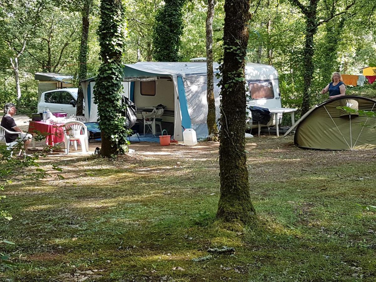 Chauffour-sur-Vell Camping Au Bois Dormant酒店 外观 照片