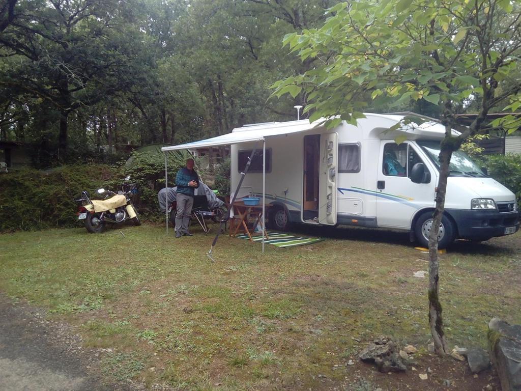 Chauffour-sur-Vell Camping Au Bois Dormant酒店 外观 照片